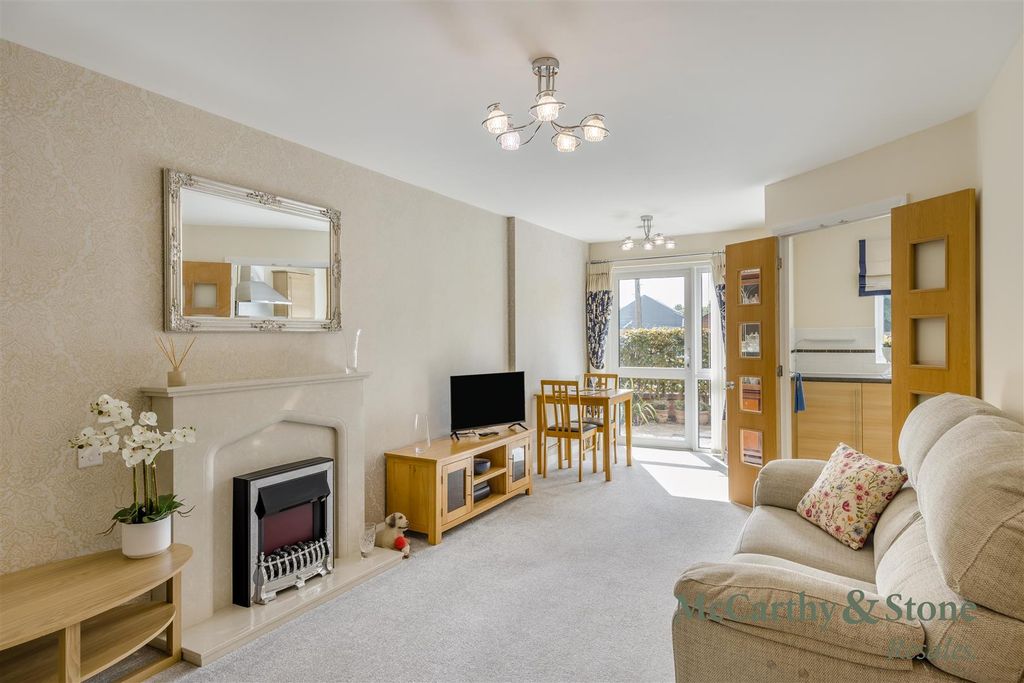 Property photo 3 of 20 8704176-Interior02.Jpg