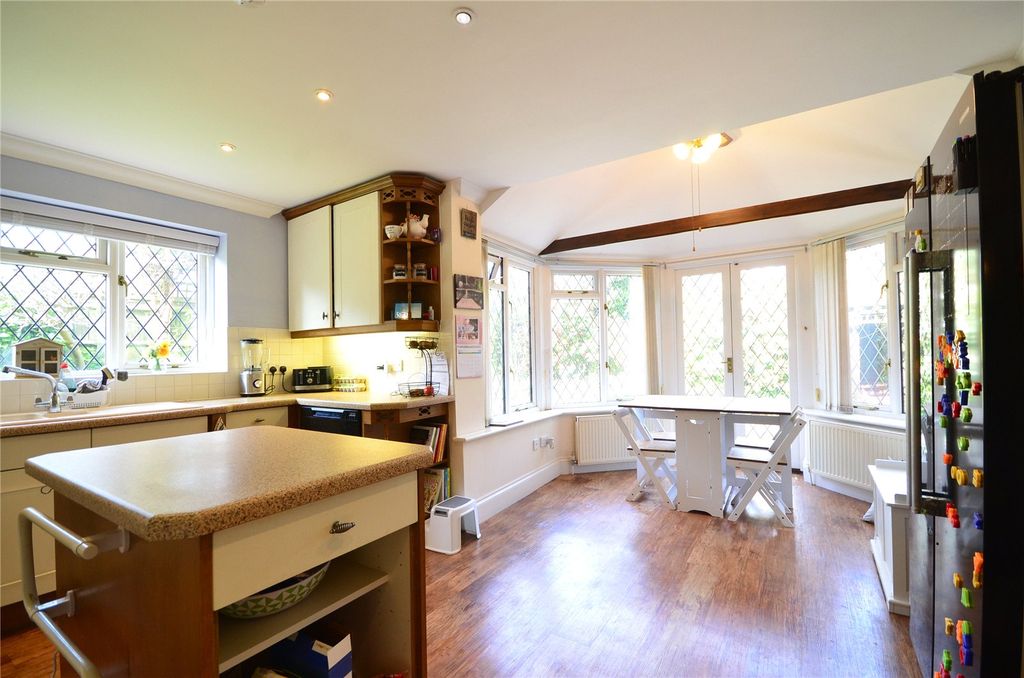 Property photo 3 of 22 Kitchen/Breakfast