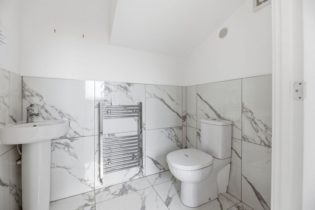 Property photo 3 of 25