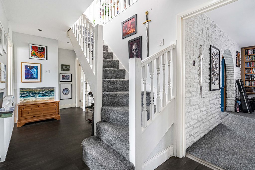 Property photo 2 of 29 4817873