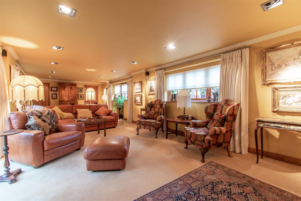 Property photo 2 of 28