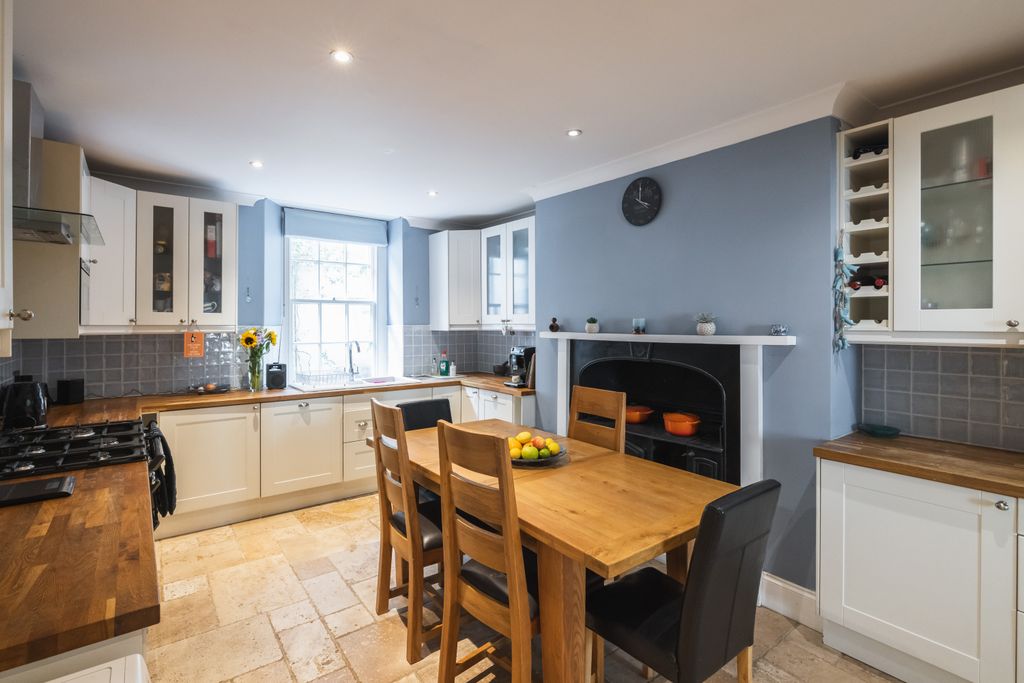 Additional image 6 of 2 bed flat for saleLe Mont Pinel, St. Helier, Jersey JE2