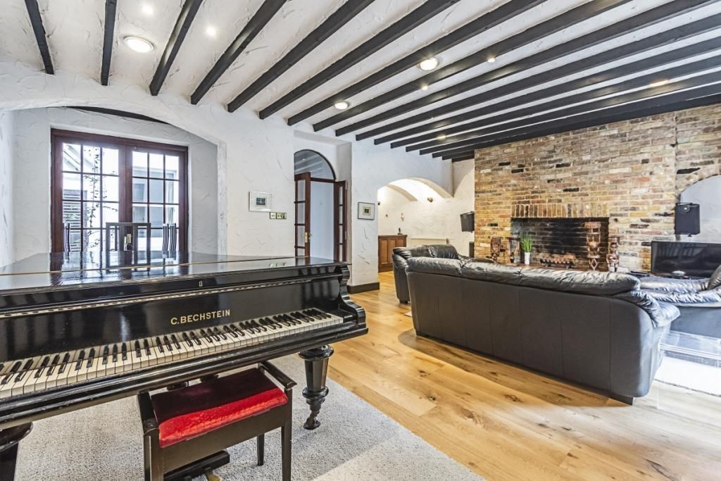 Property photo 2 of 13