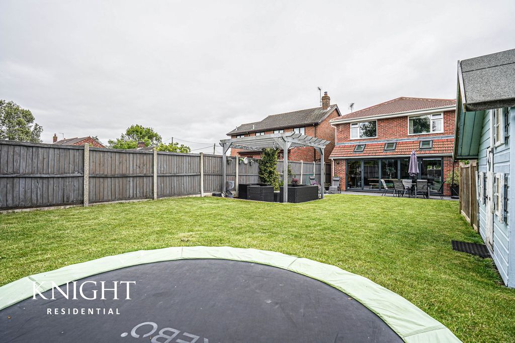 Property photo 2 of 28