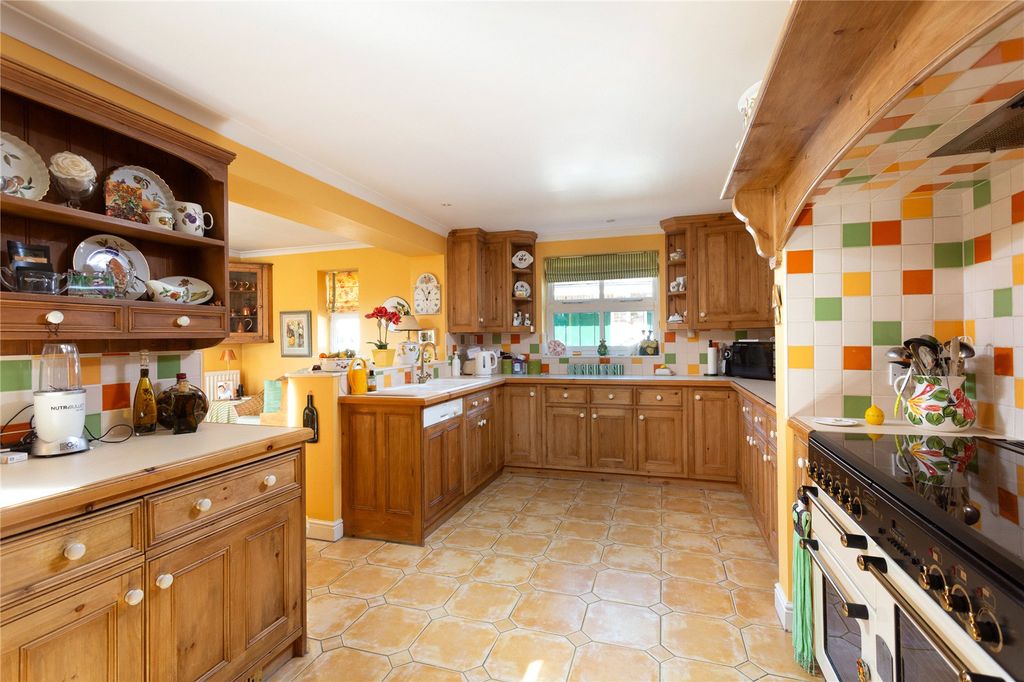 Property photo 3 of 17 Kitchen