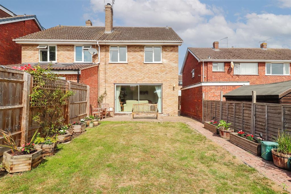 Property photo 2 of 21