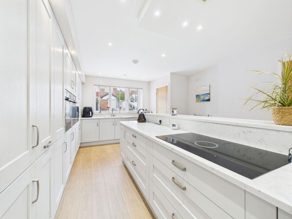 Property photo 3 of 16 Kitchen
