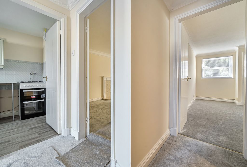 Property photo 3 of 12 1429093-8-69Baacd...