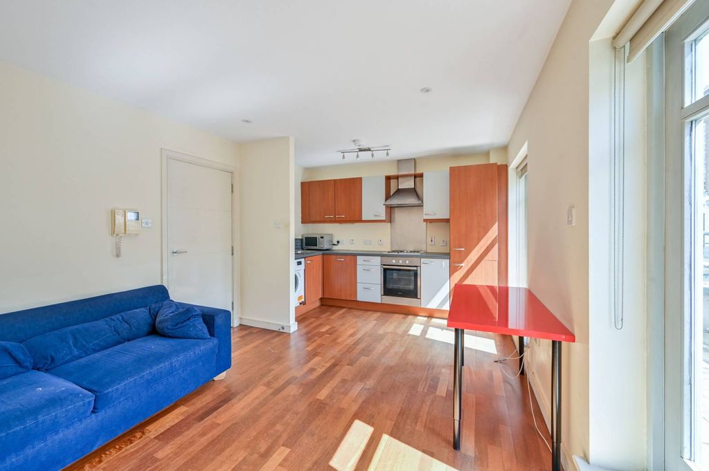Property photo 2 of 7