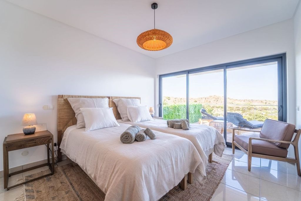 Property photo 1 of 16 Moradia Frente Mar T3 Em Monte Clérigo