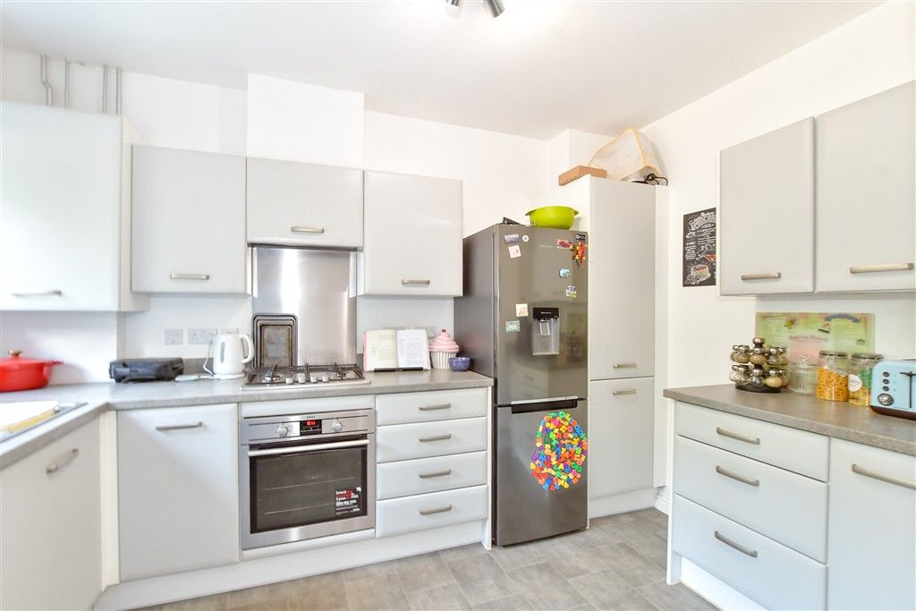 Property photo 3 of 11 Kitchen