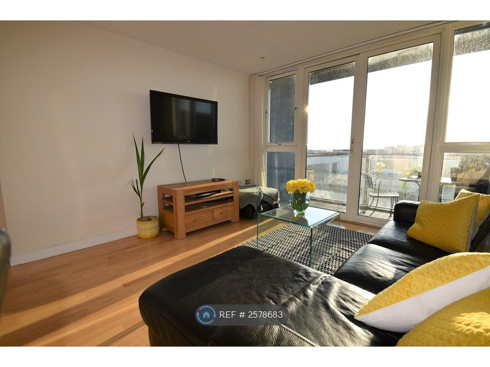 Property photo 2 of 21 Lounge