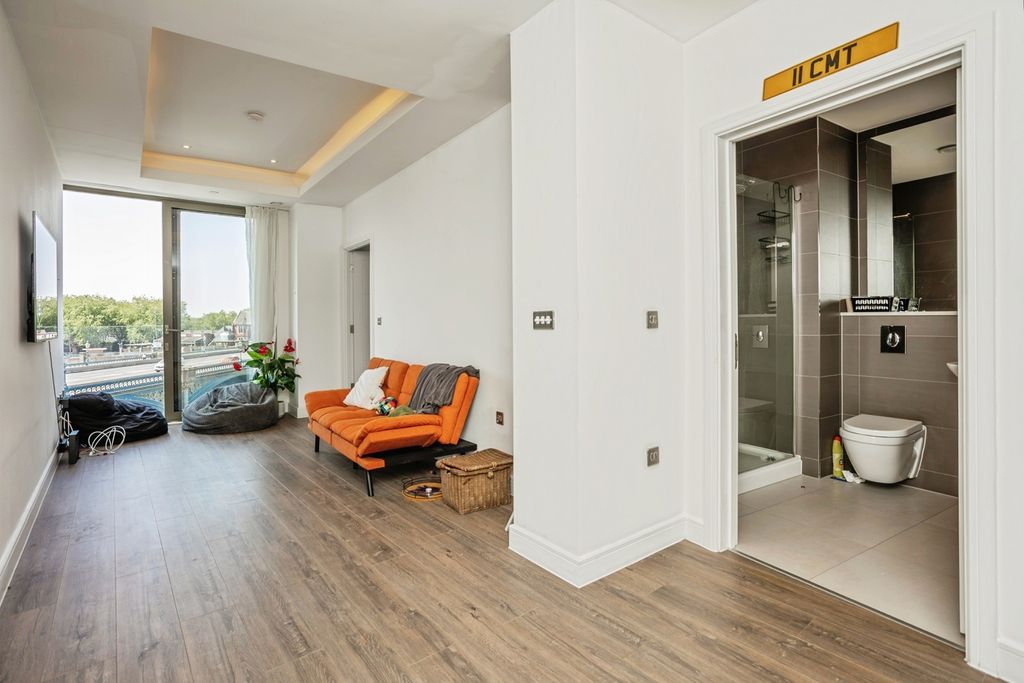 Property photo 2 of 16 Pbox-Img.Jpg