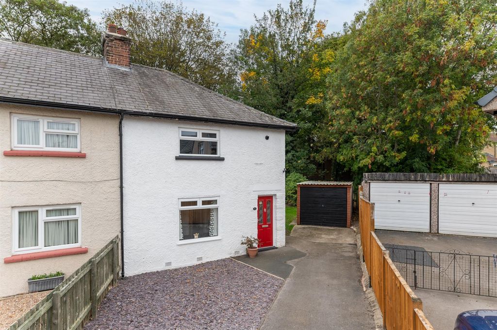 Property photo 2 of 25 The Oval