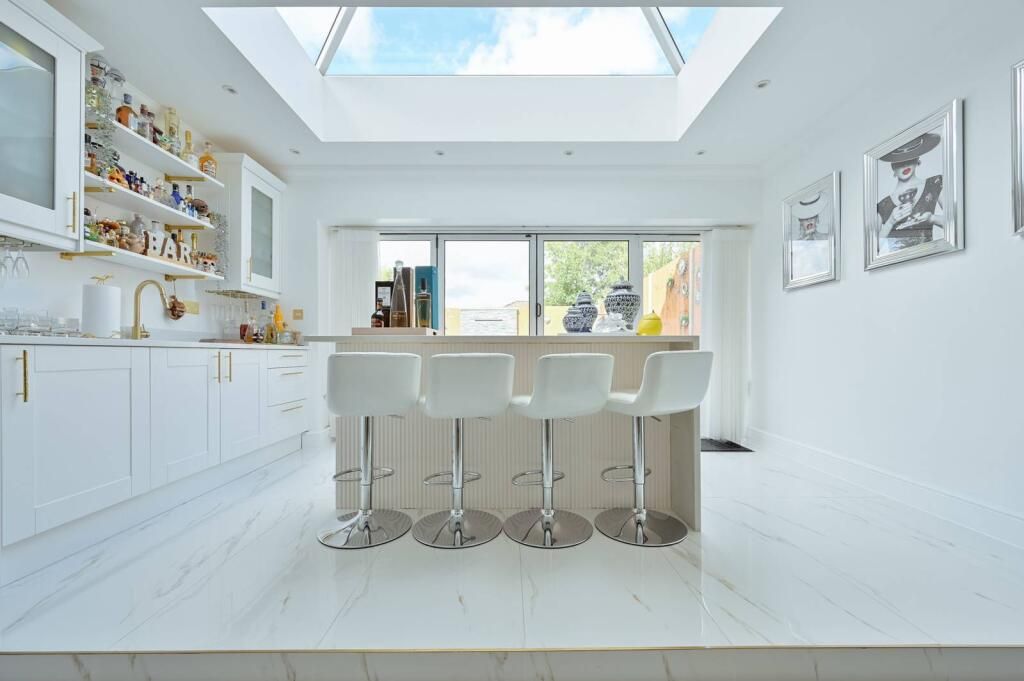 Property photo 3 of 14 Gallery