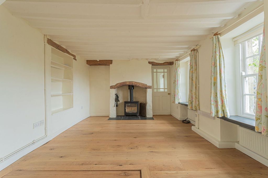 Property photo 3 of 18
