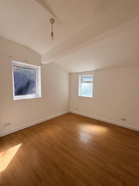 Property photo 2 of 6 Gallery