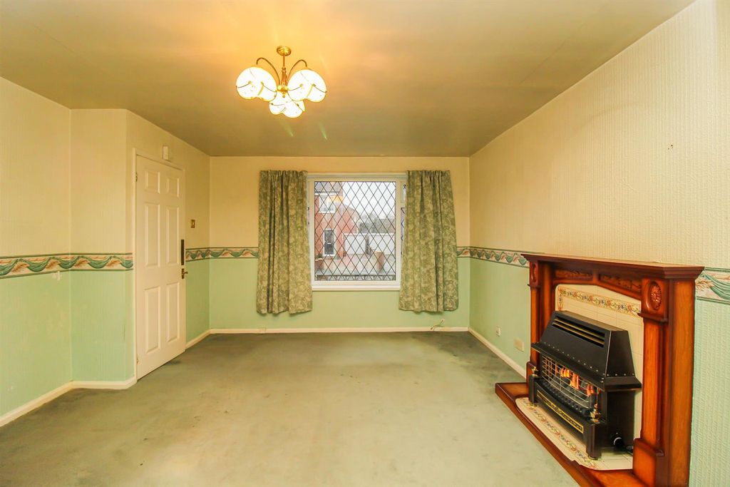 Property photo 2 of 10 Lounge