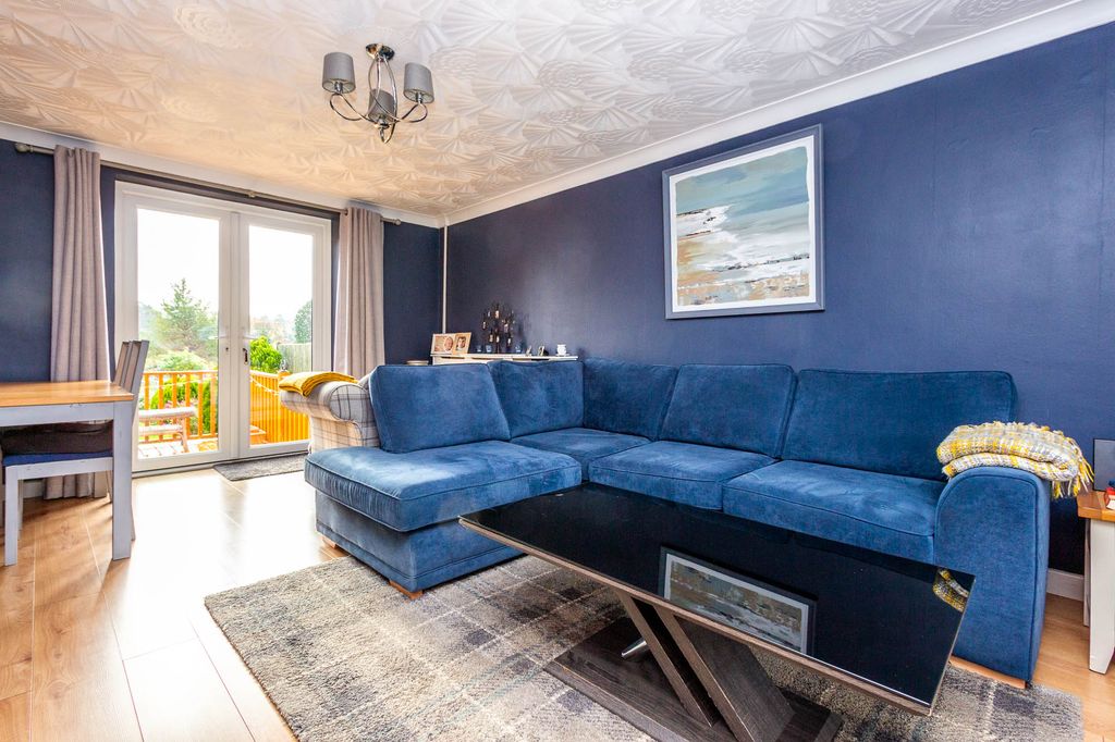 Property photo 3 of 13 Lounge