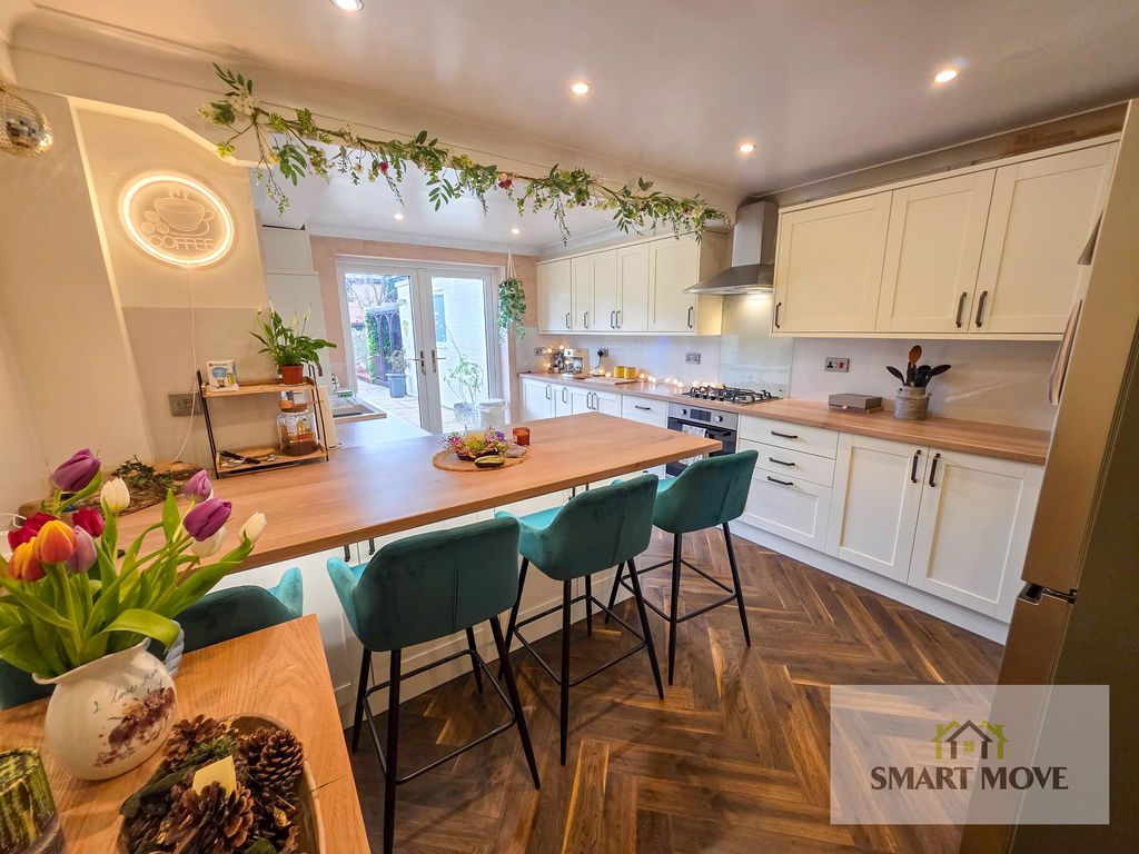 Property photo 2 of 18 Kitchen