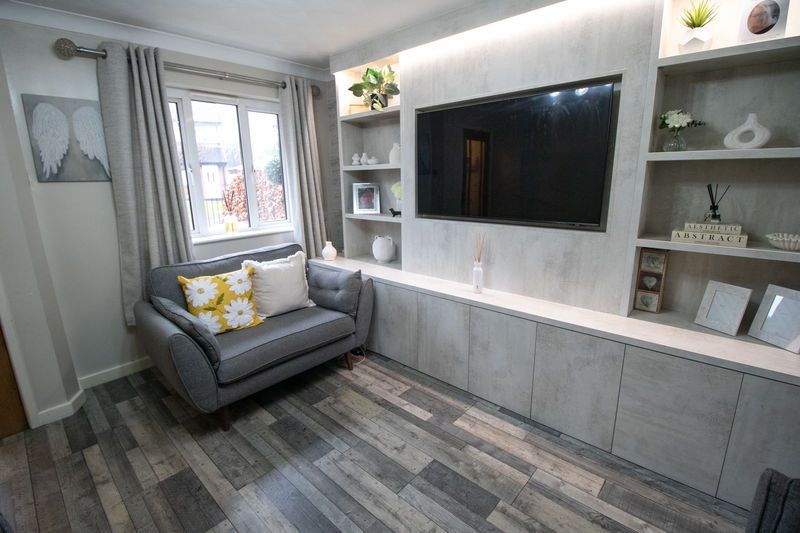 Property photo 3 of 18 Lounge