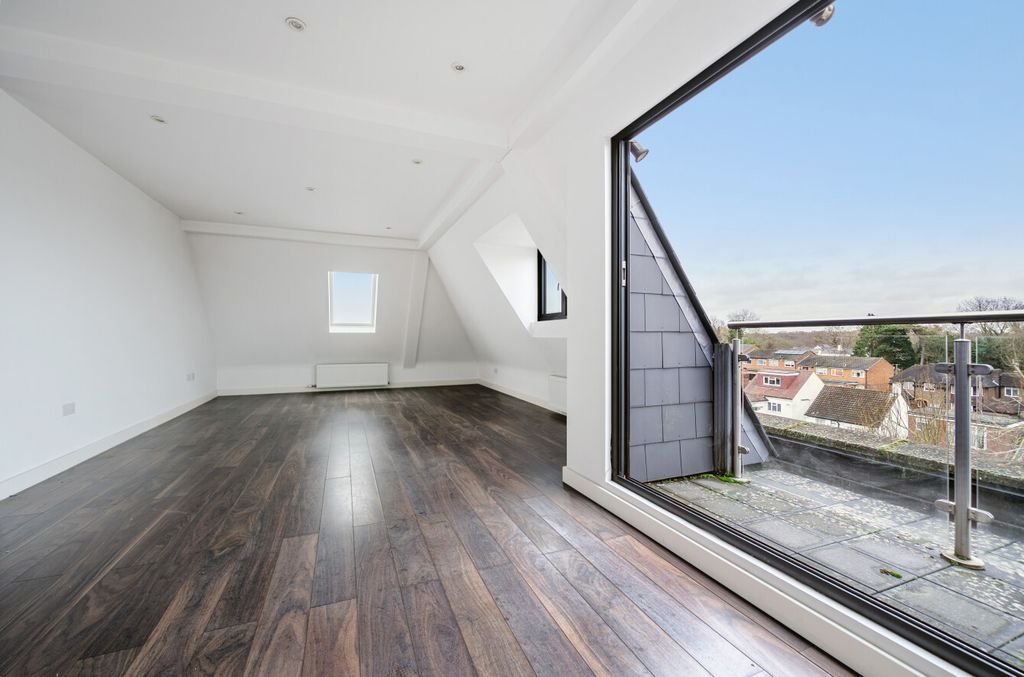 Property photo 2 of 18 1392981-1-6942E16...