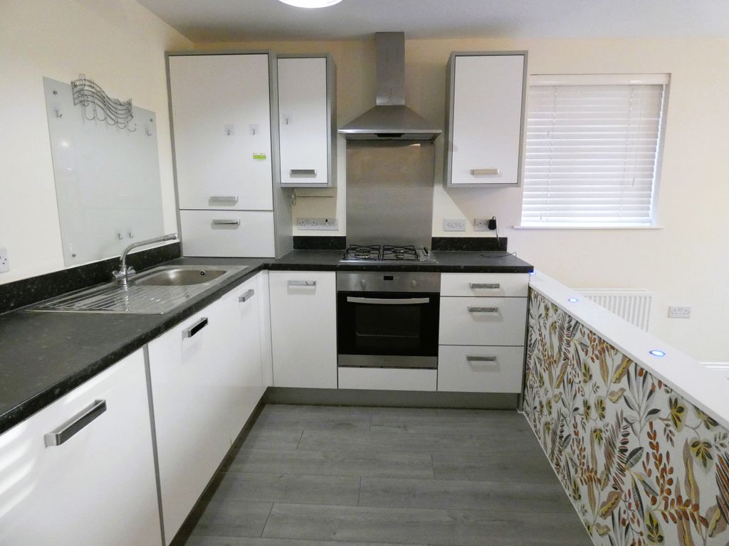 Property photo 2 of 15 Kitchen