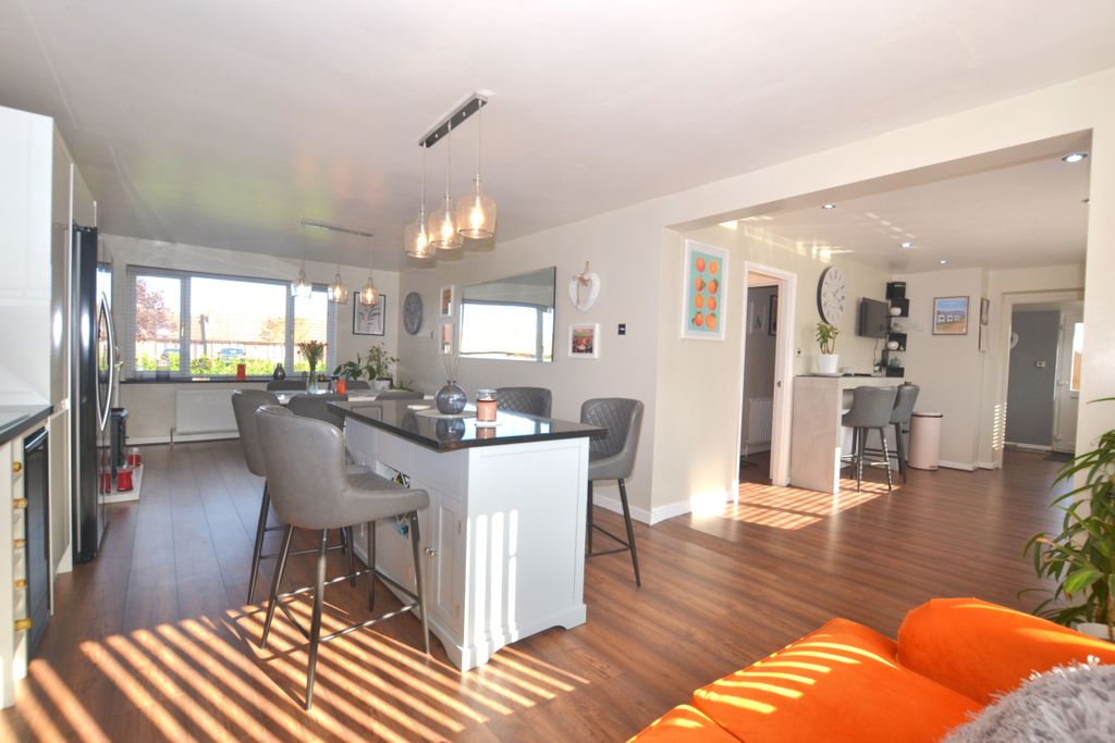 Property photo 2 of 36