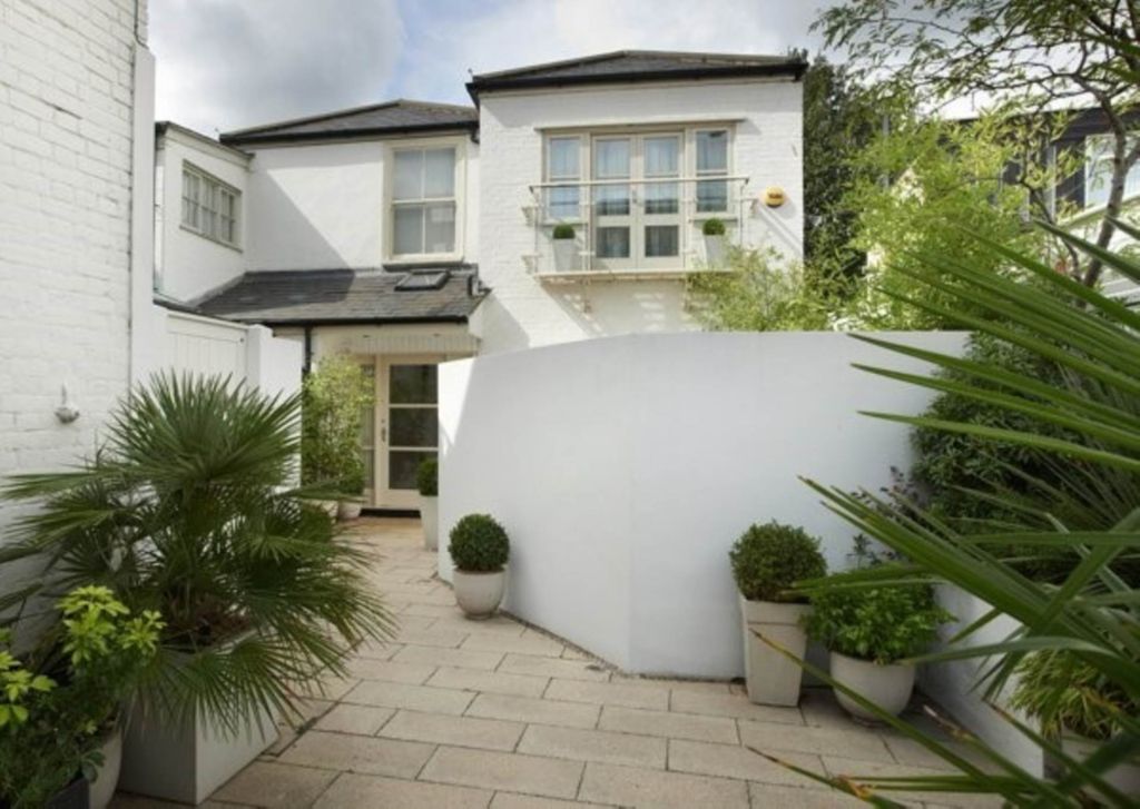 Property photo 2 of 13