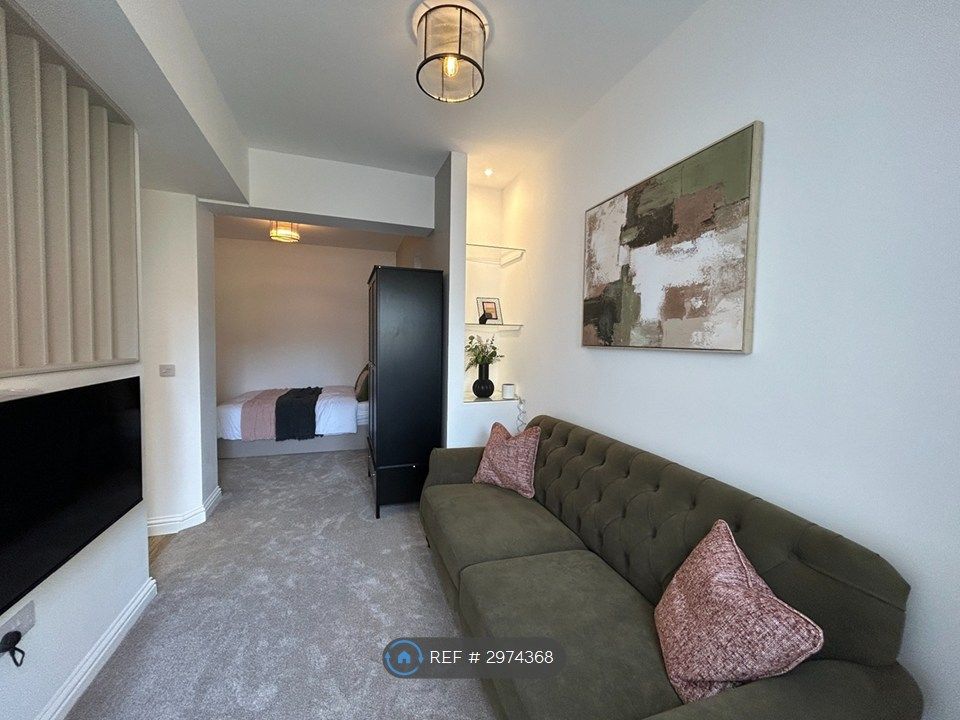 Property photo 1 of 9 Example Studio