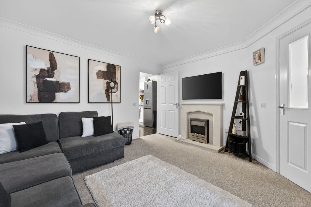 Property photo 3 of 27