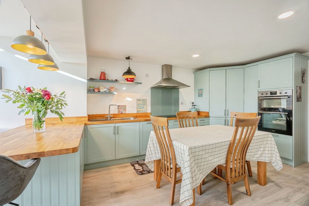 Property photo 2 of 29 Dining Kitchen