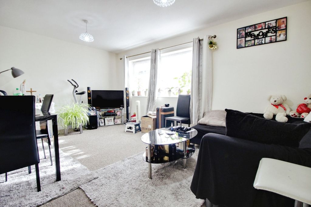 Property photo 2 of 8