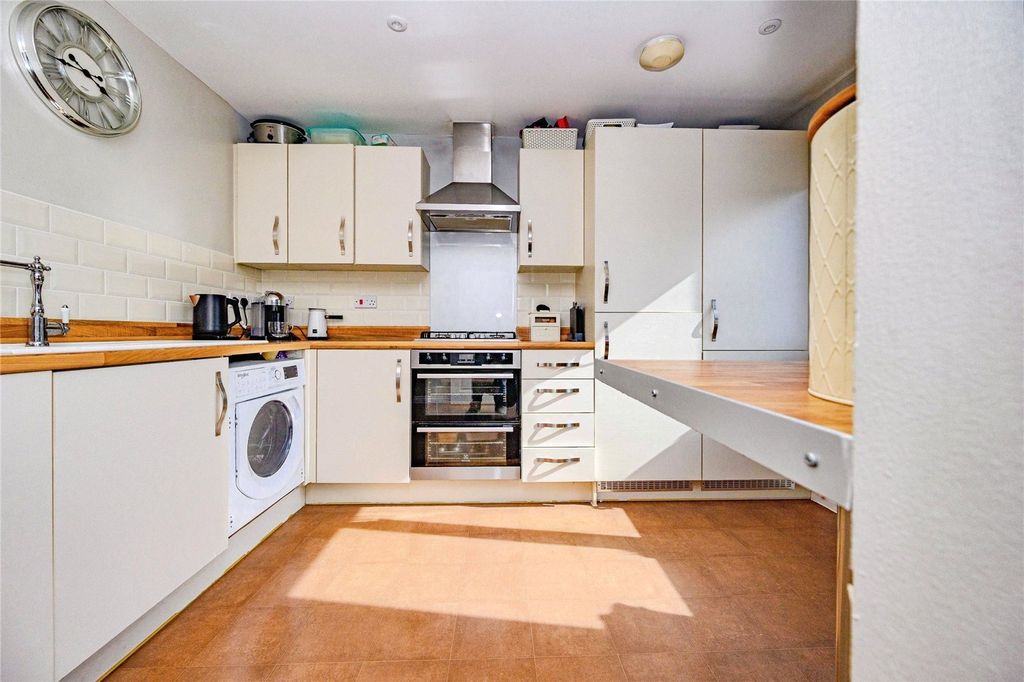 Additional image 5 of 5 bed end terrace house for saleFossett Grove, Dunstable, Bedfordshire LU6