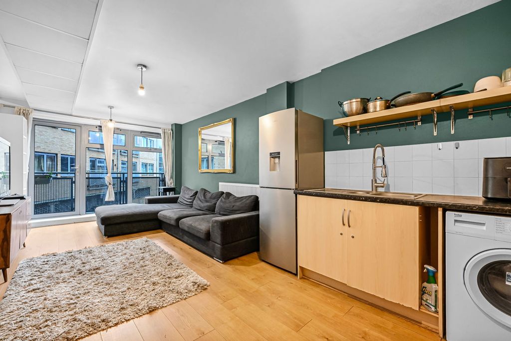 Property photo 2 of 23