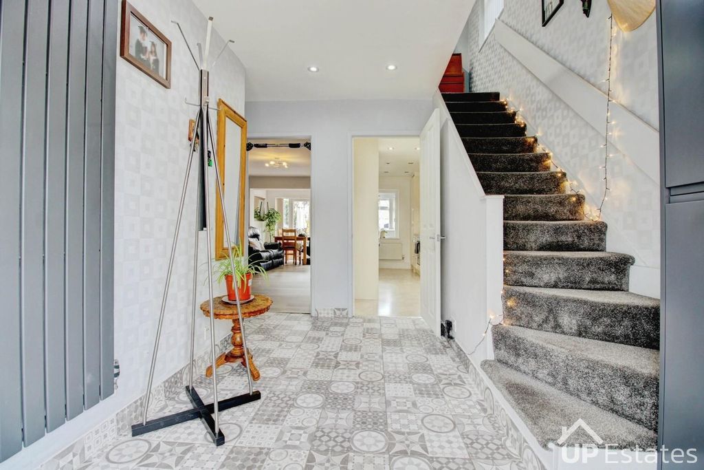 Property photo 2 of 24