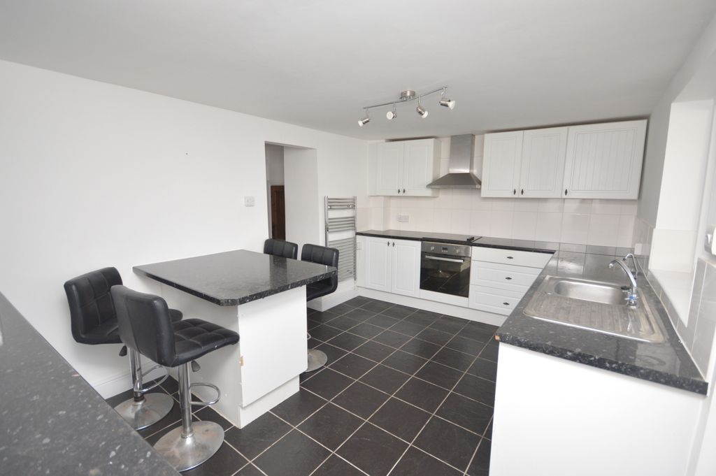 Property photo 3 of 21 Kitchen