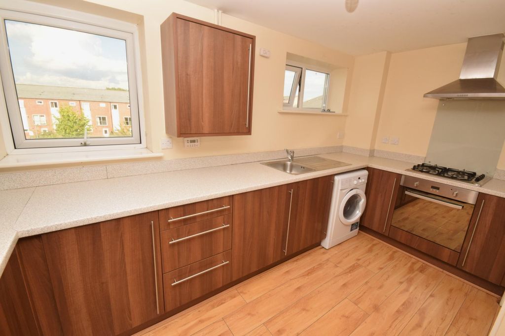 Property photo 2 of 8 Kitchen