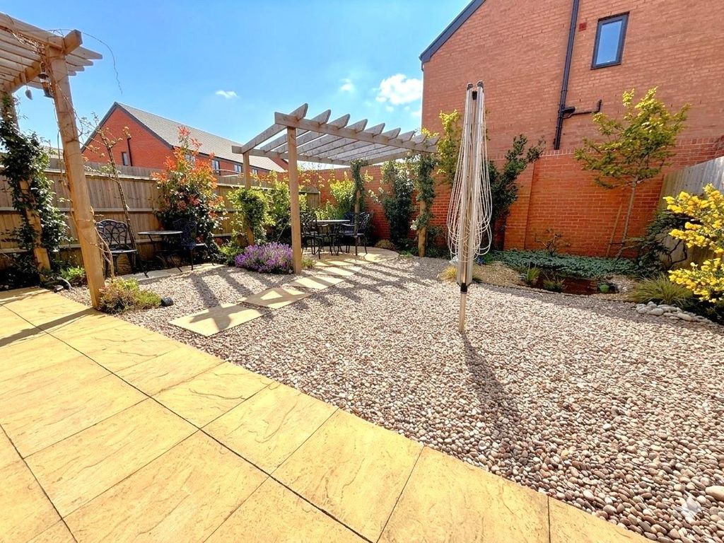 Property photo 2 of 14 Gemini_Generated_Image_Jpoukmjpoukmjpou.Jpg