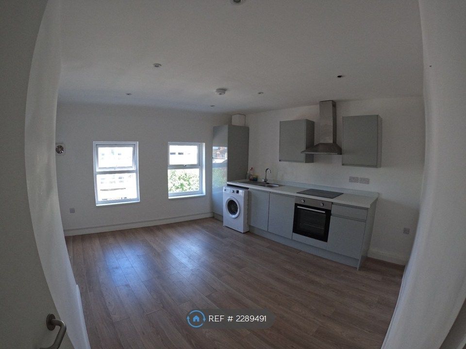 Property photo 1 of 10 Kitchen / Living Room