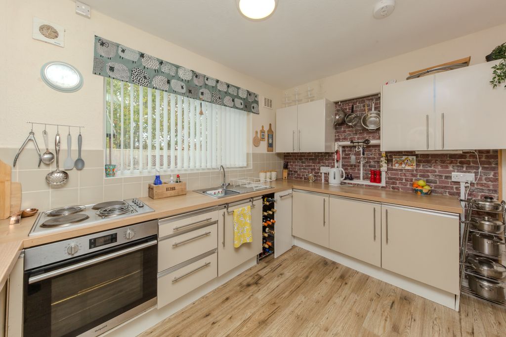 Property photo 2 of 19 4 Sandringhamroad Kitchen 3.Jpg