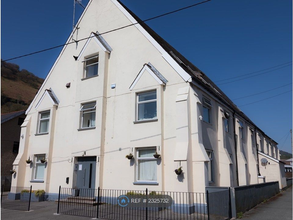 Property photo 1 of 17 Front Of Building