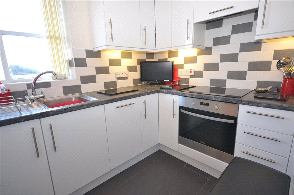 Property photo 2 of 7 Kitchen
