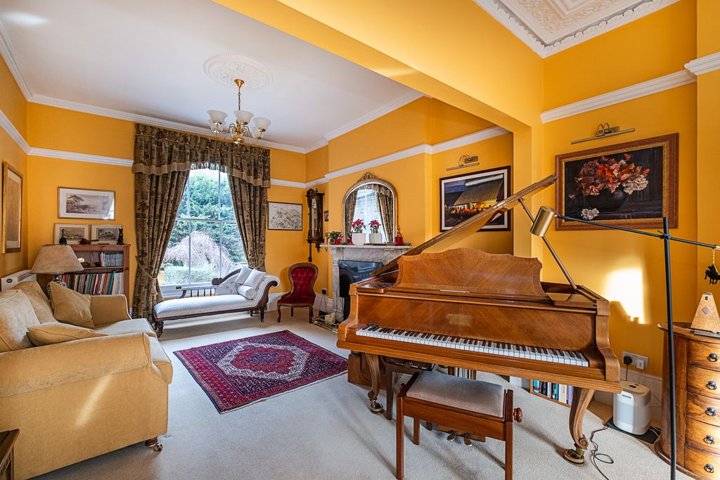 Property photo 3 of 12