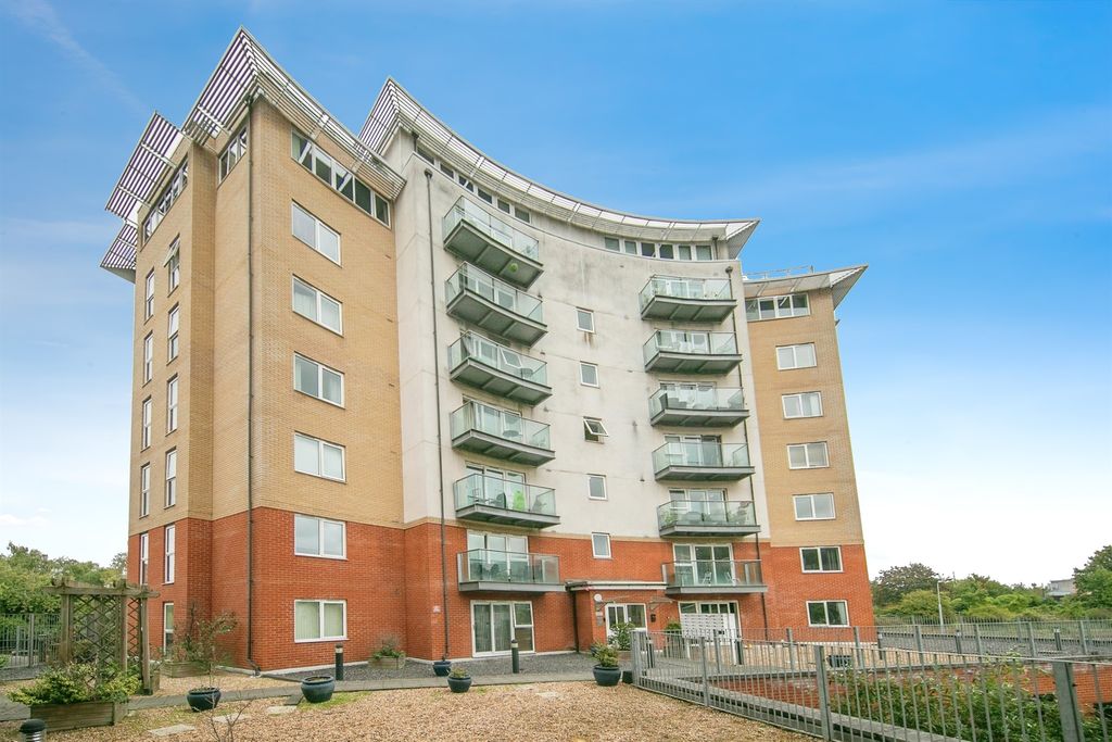 Property photo 1 of 11