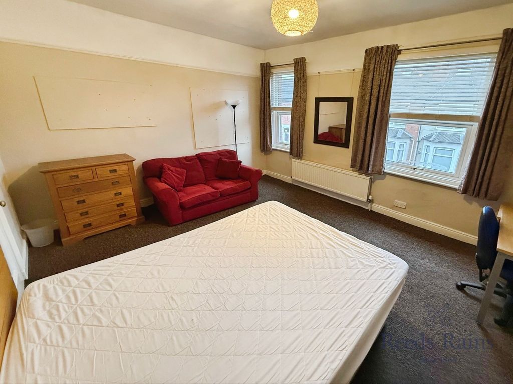 Property photo 3 of 17 Picture No. 37