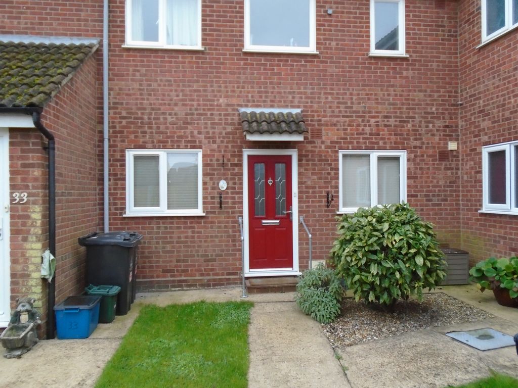Property photo 1 of 7 32 Estuary Court Tollesbury