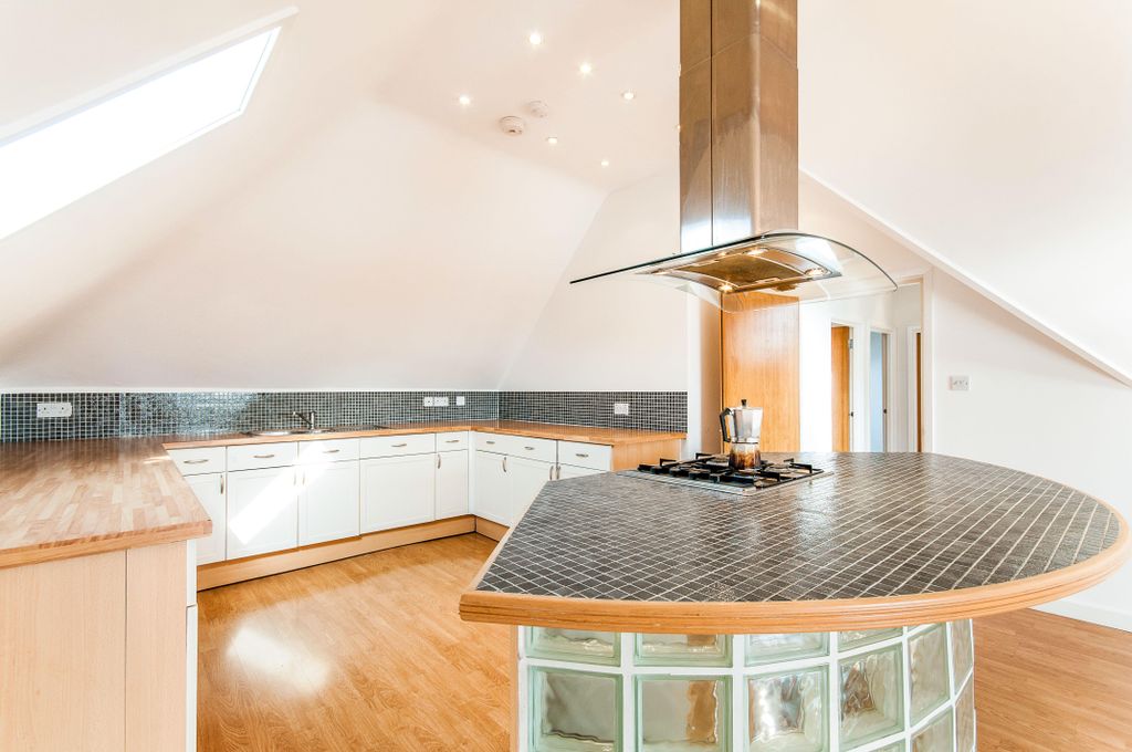 Property photo 3 of 9 Kitchen