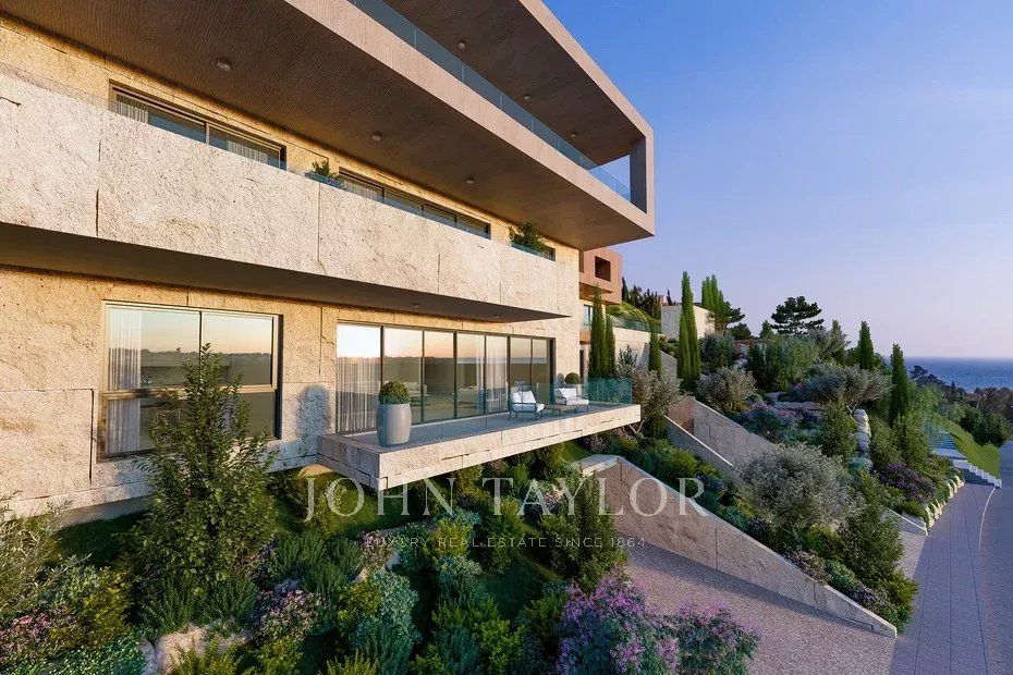 Property photo 2 of 32