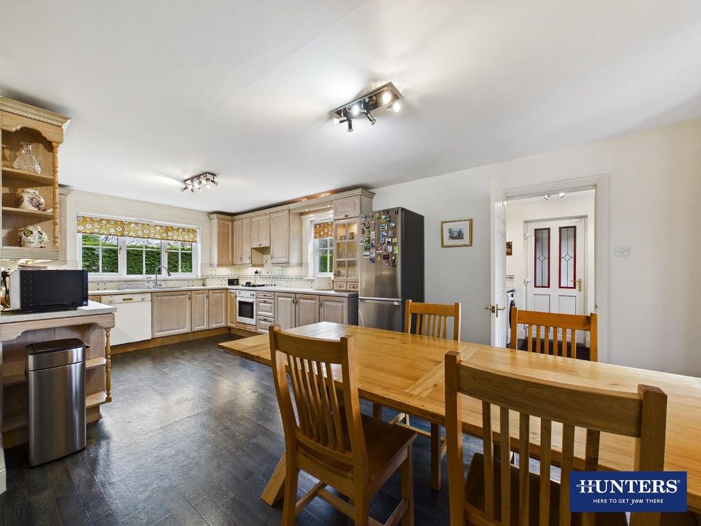 Property photo 2 of 23 Dining Kitchen